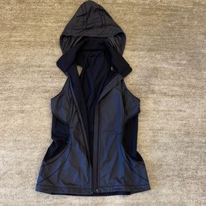 Black vest size 8 lululemon ponytail hood